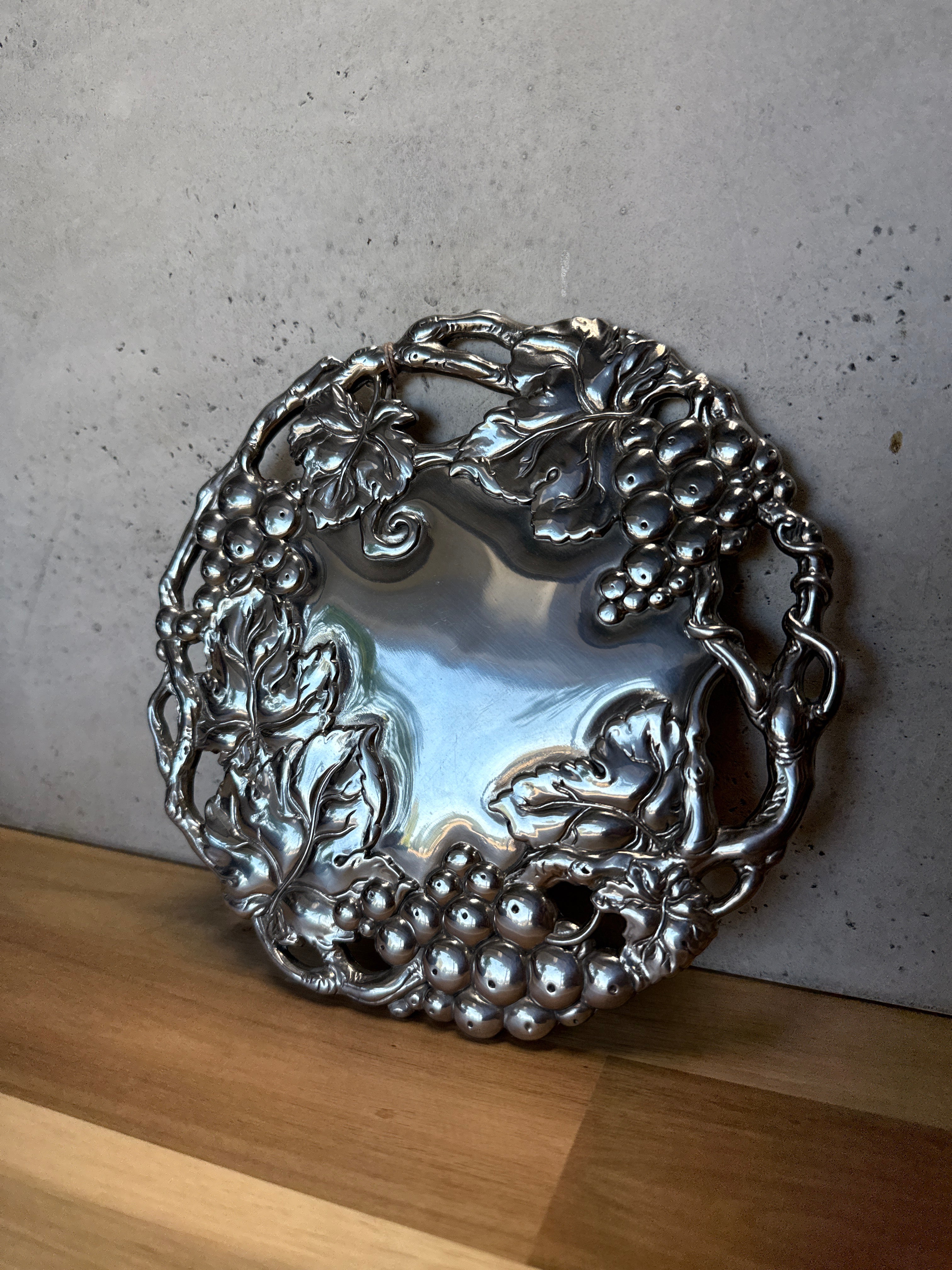 ARTHUR COURT GRAPEVINE TRIVET