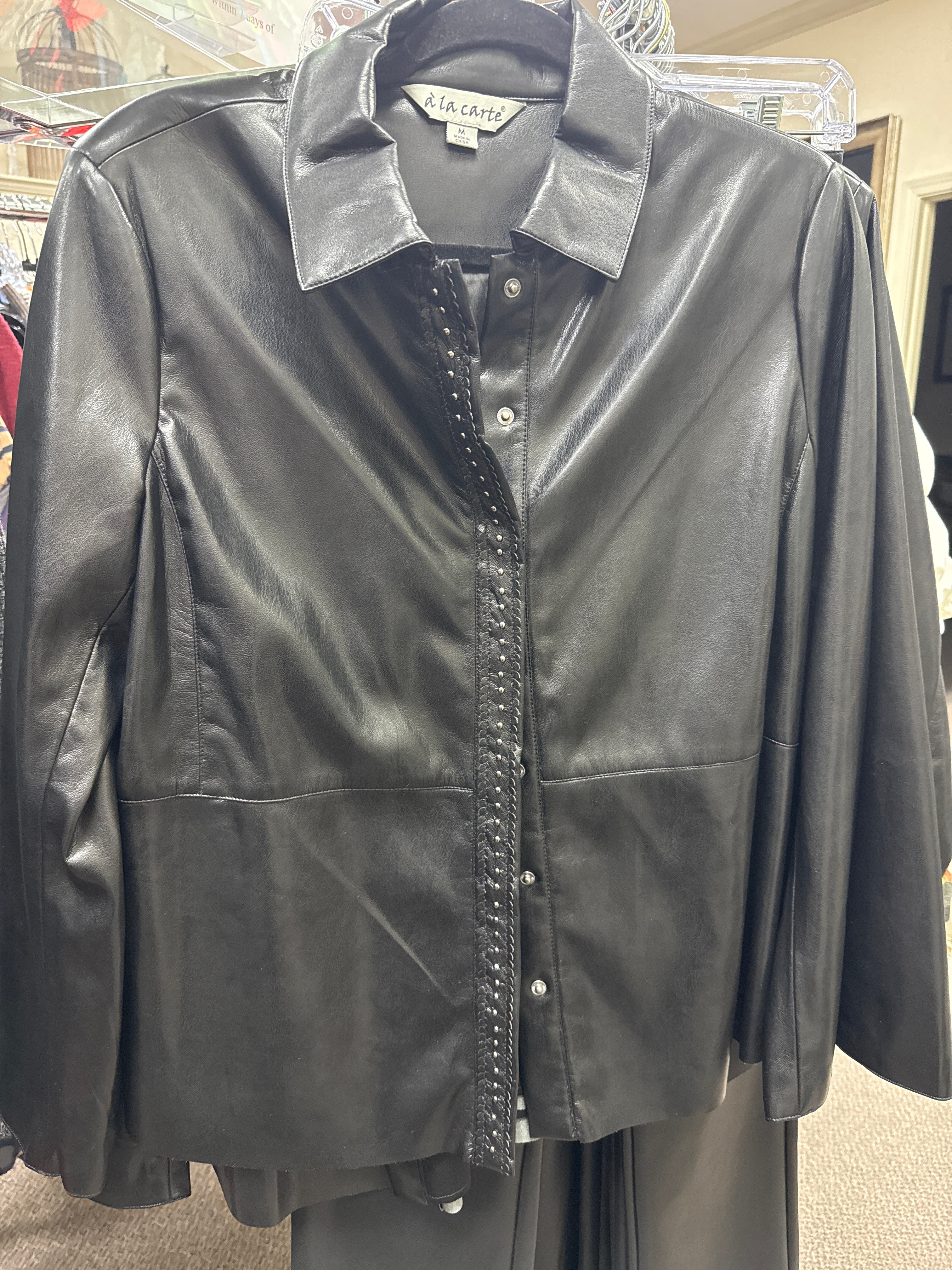 A LA CARTE FAUX LEATHER JACKET - SIZE:LARGE