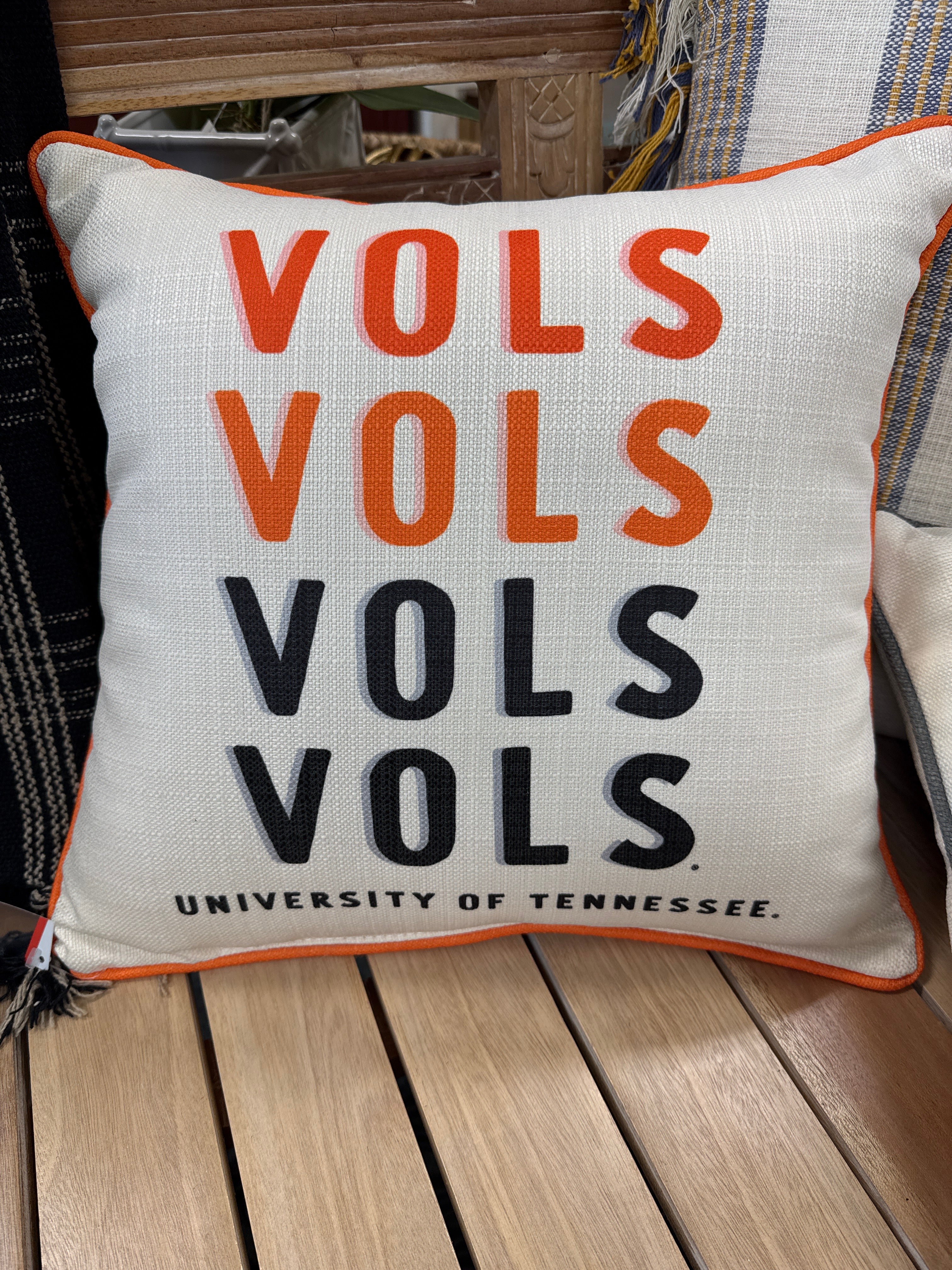 TENNESSEE MASCOT GRADIENT PILLOW