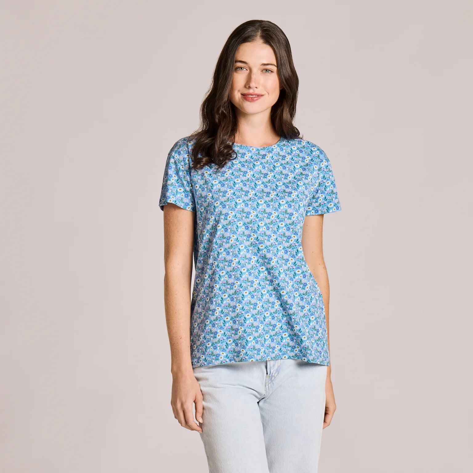 WOMEN'S PLAYFUL POSEY PATTERN SHORT SLEEVE