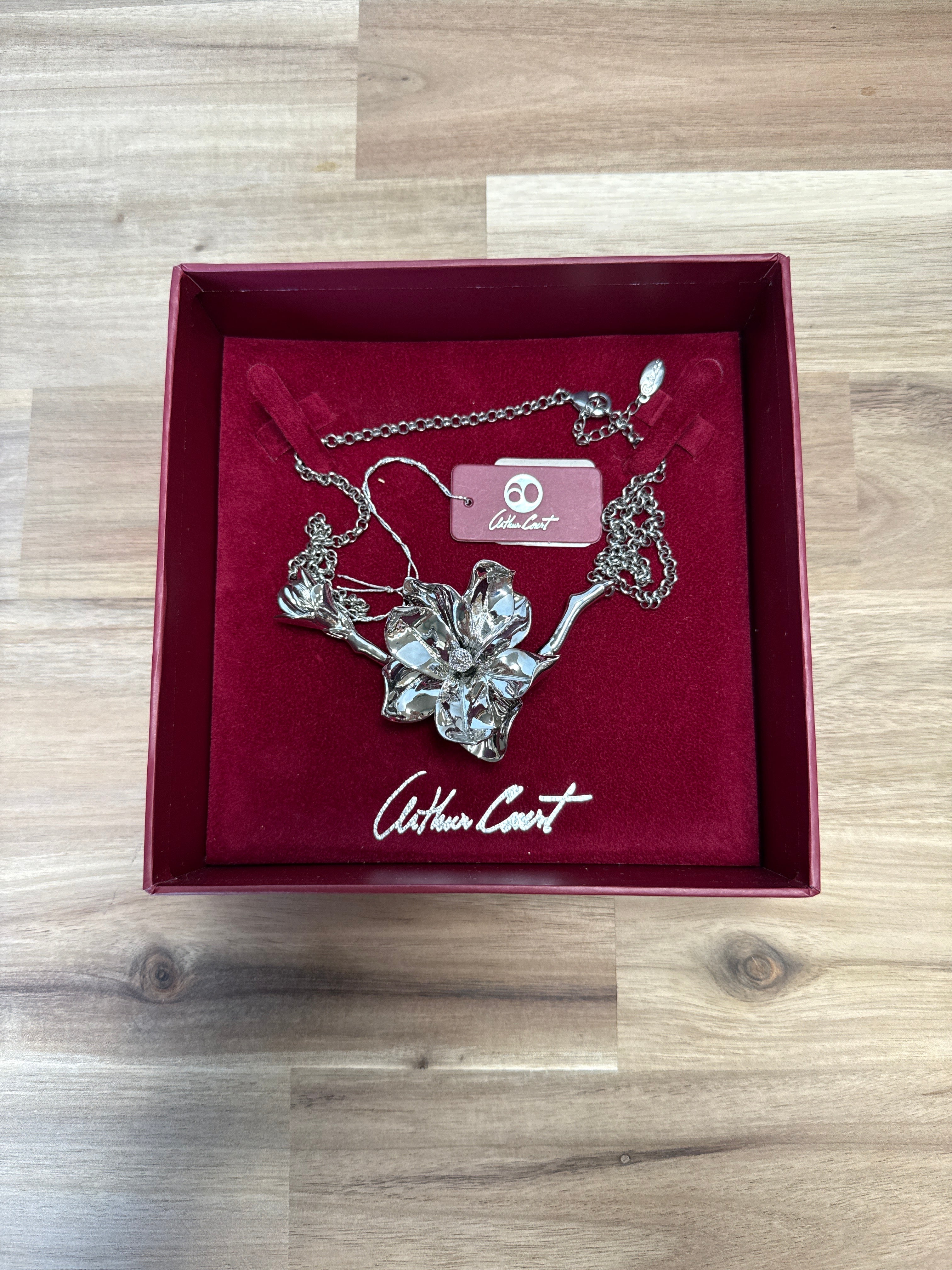 ARTHUR COURT MAGNOLIA 25" NECKLACE