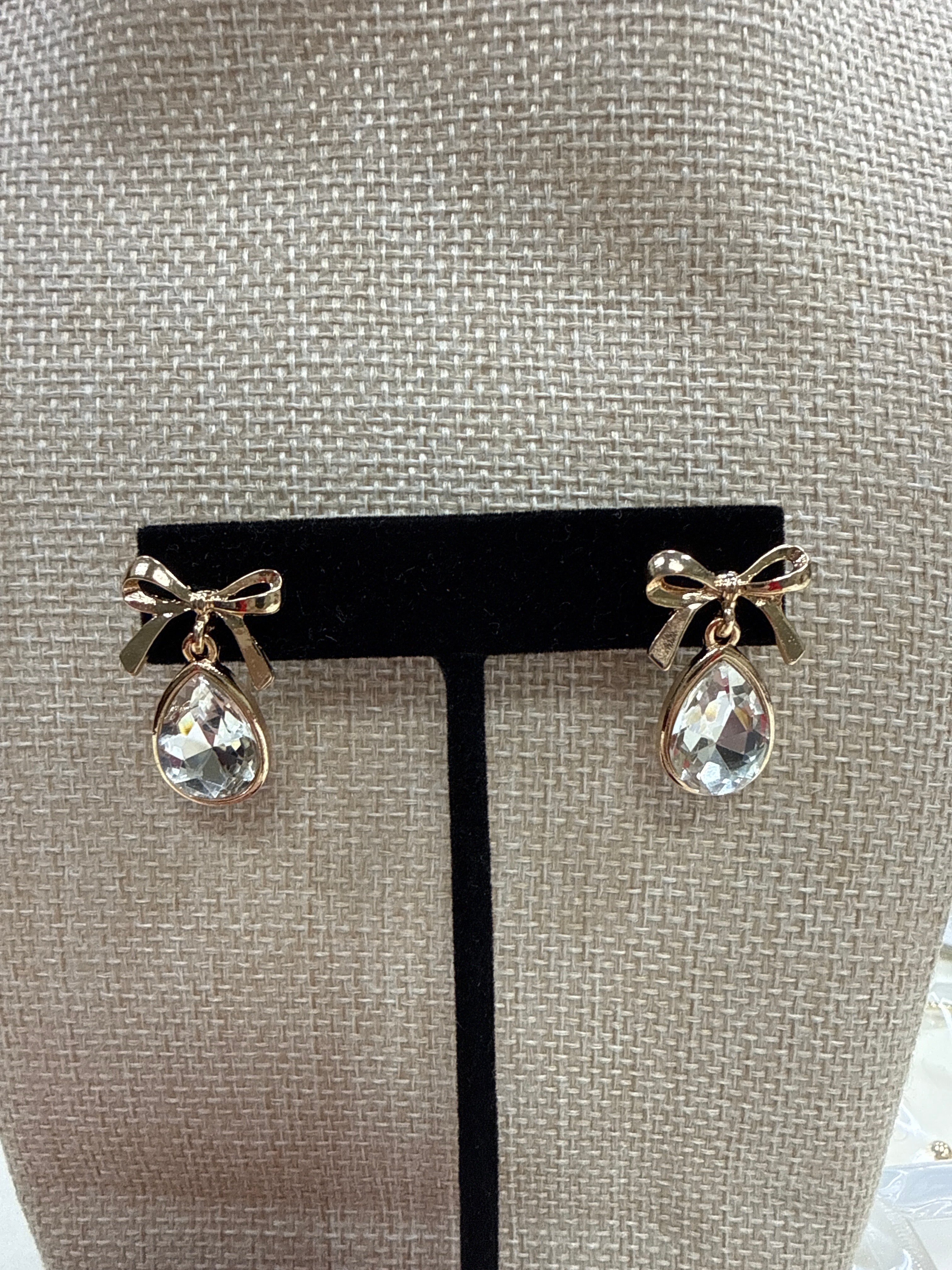 TEARDROP CLEAR STONE & BOW EARRINGS