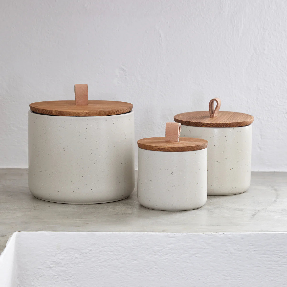 PACIFICA MD. CANISTER W/OAK LID VANILLA