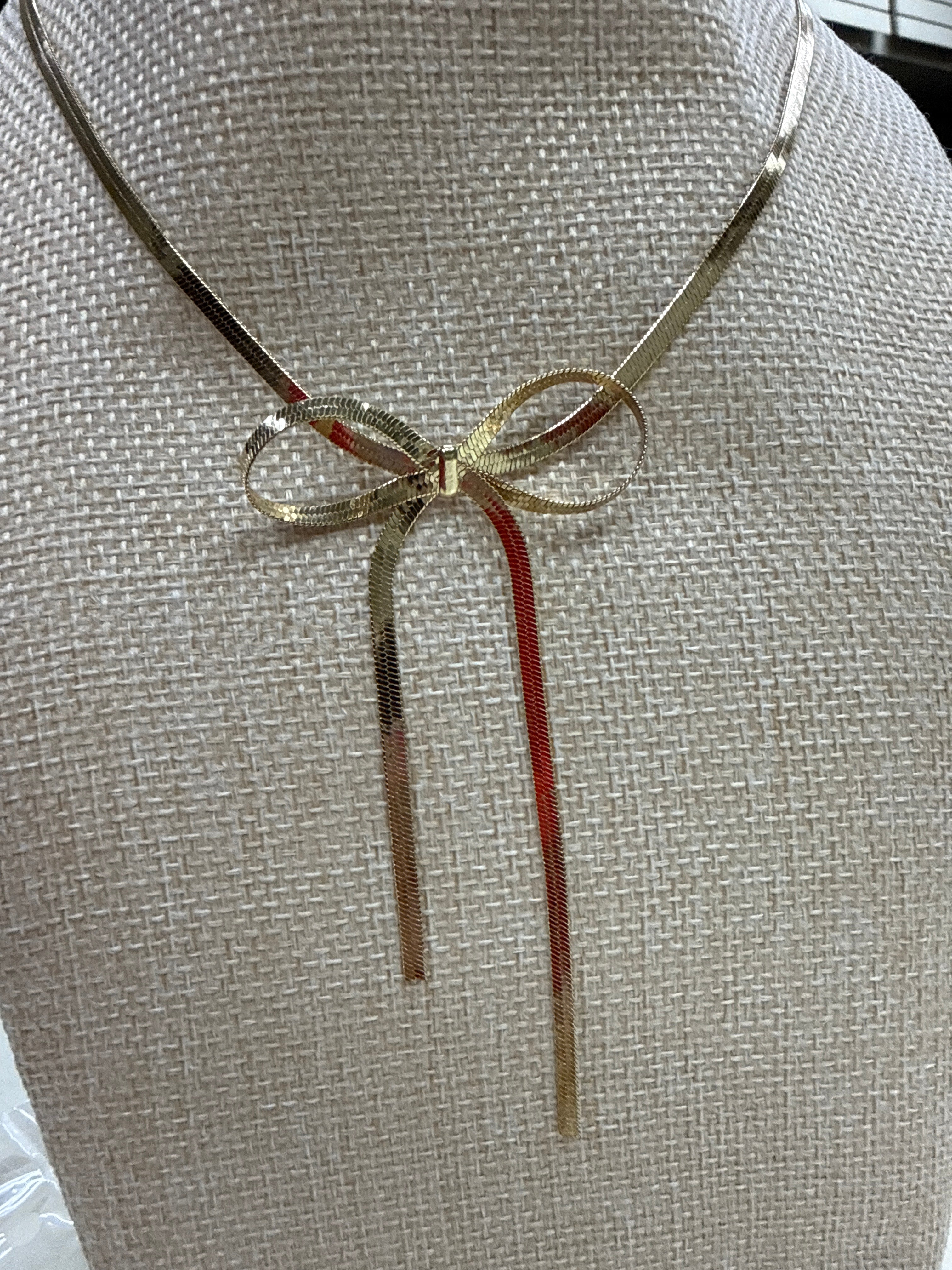 SNAKE CHAIN BOW NECKLACE