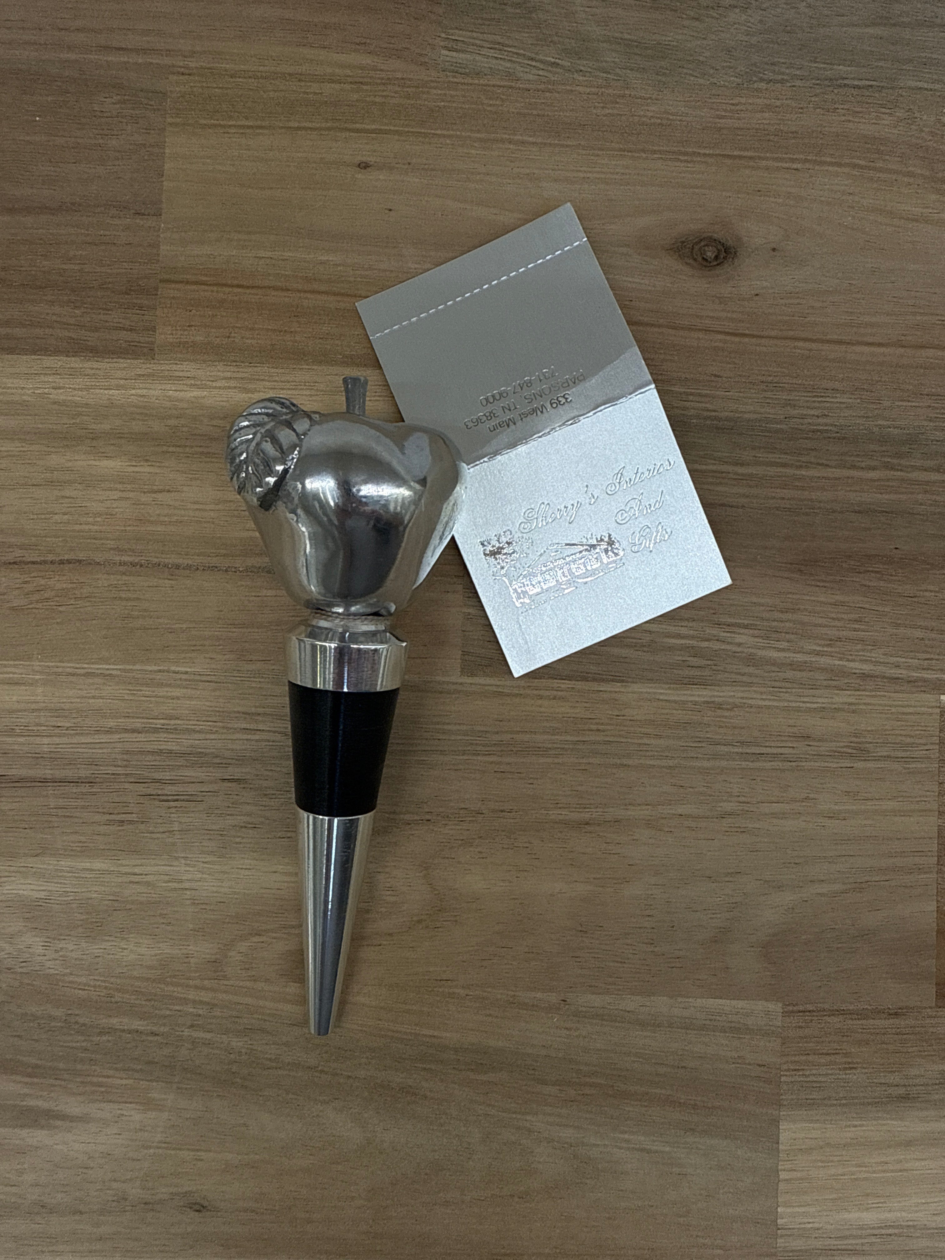 ARTHUR COURT APPLE BOTTLE STOPPER