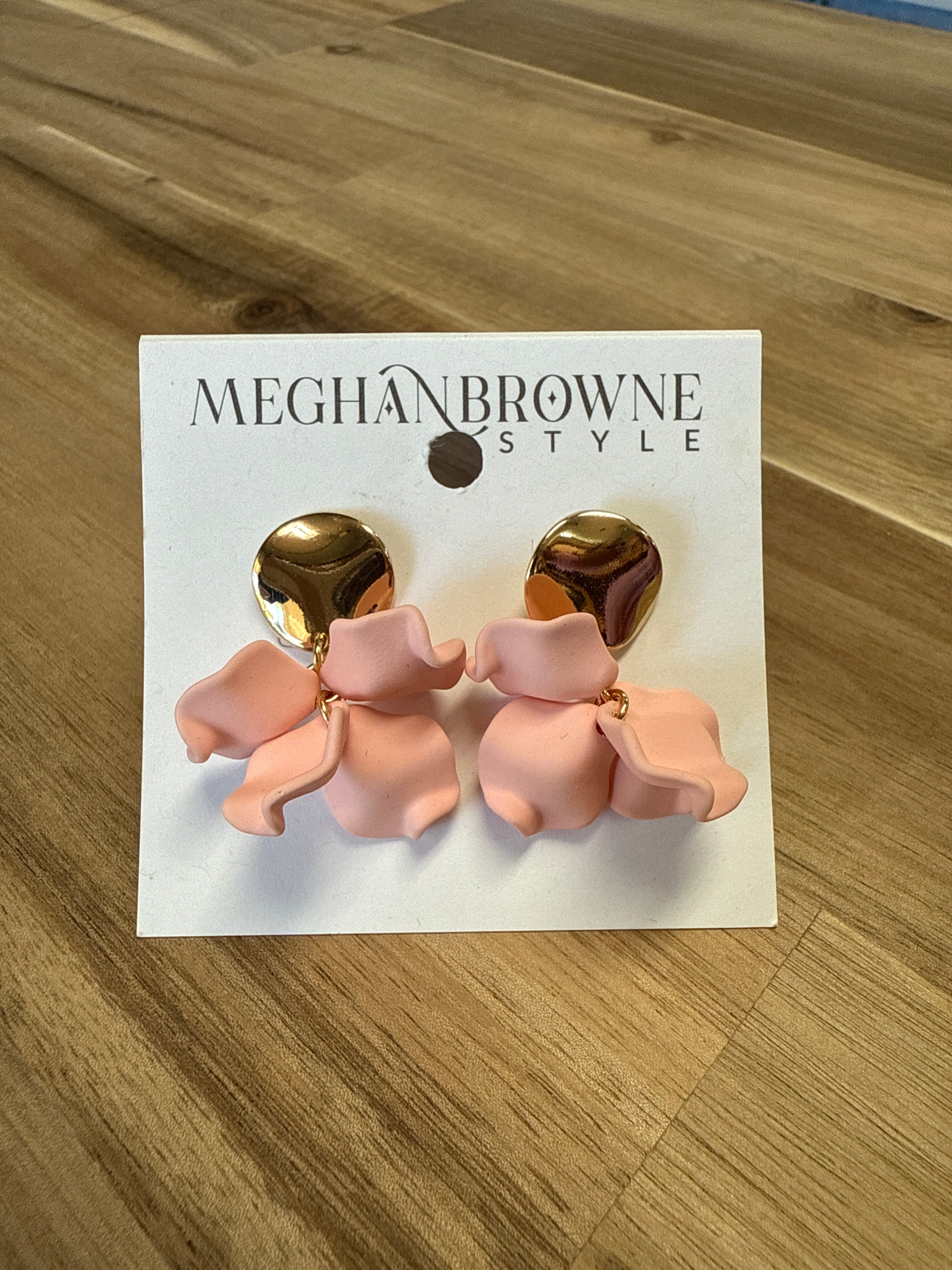 MEGHAN BROWNE SENTRA PINK EARRING