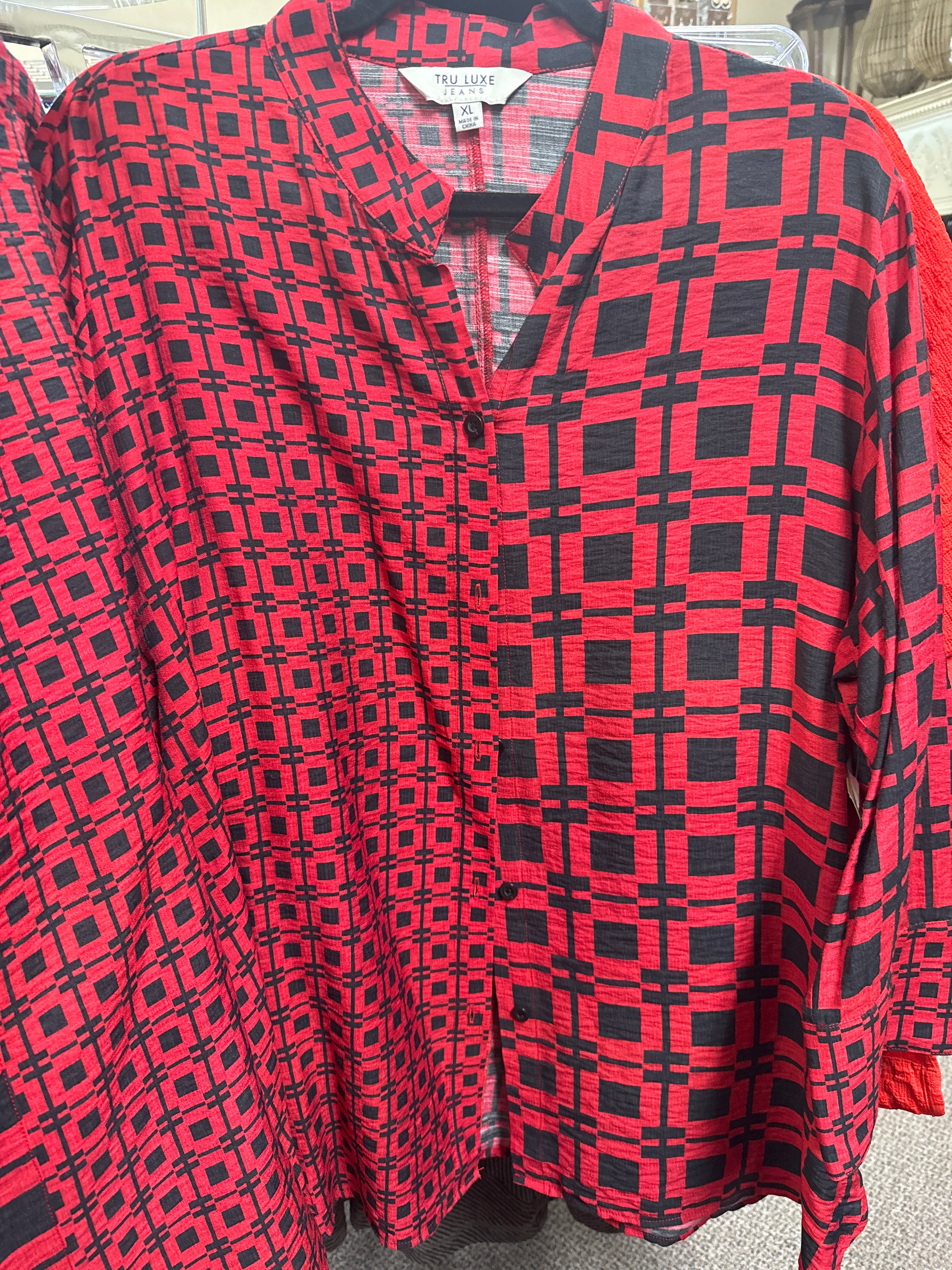 TRU LUXE ABSTRACT CHECK BUTTON UP TUNIC RED - SIZE:SMALL