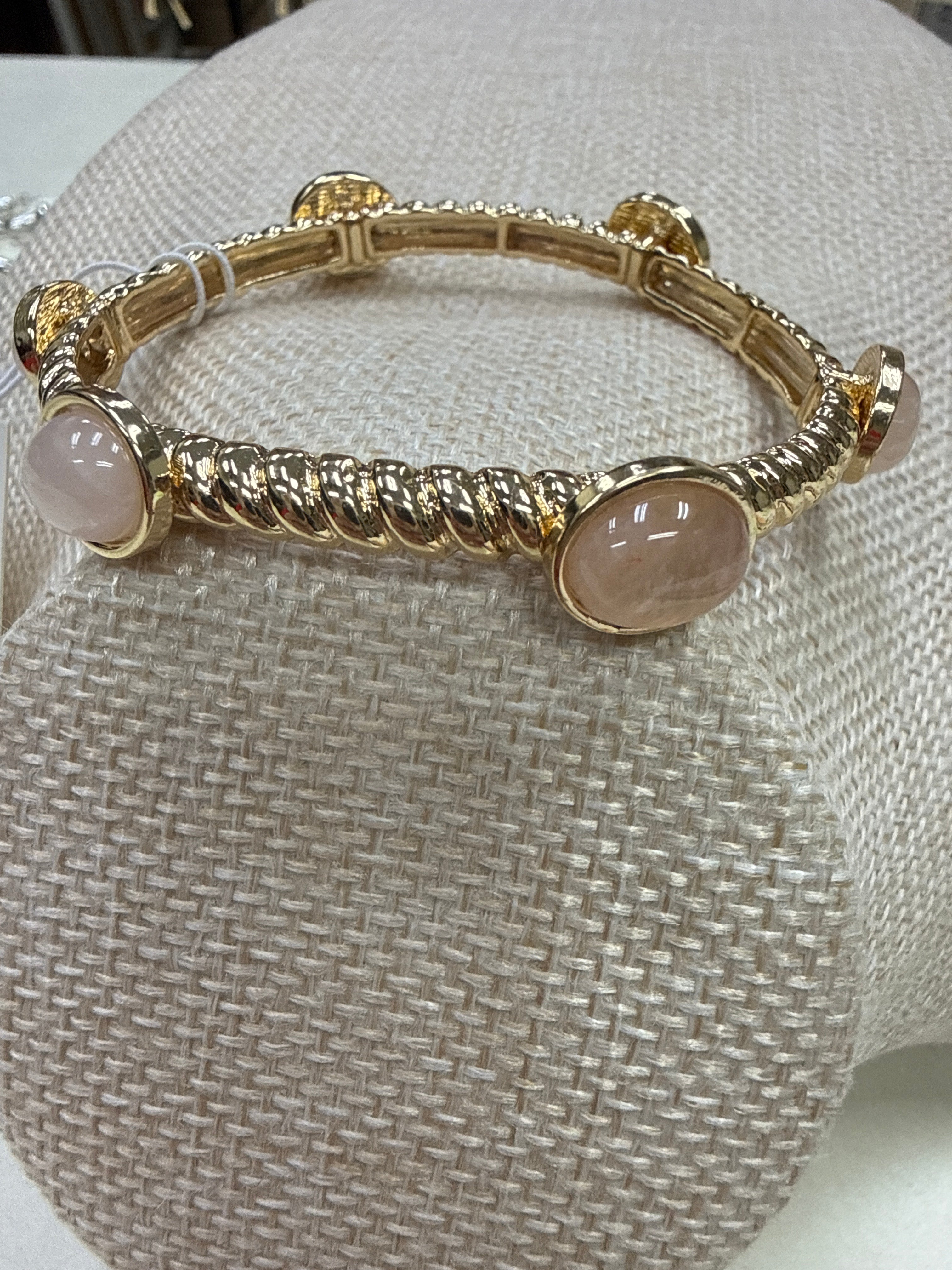 OVAL PINK STONE TEXTURED BRACELET