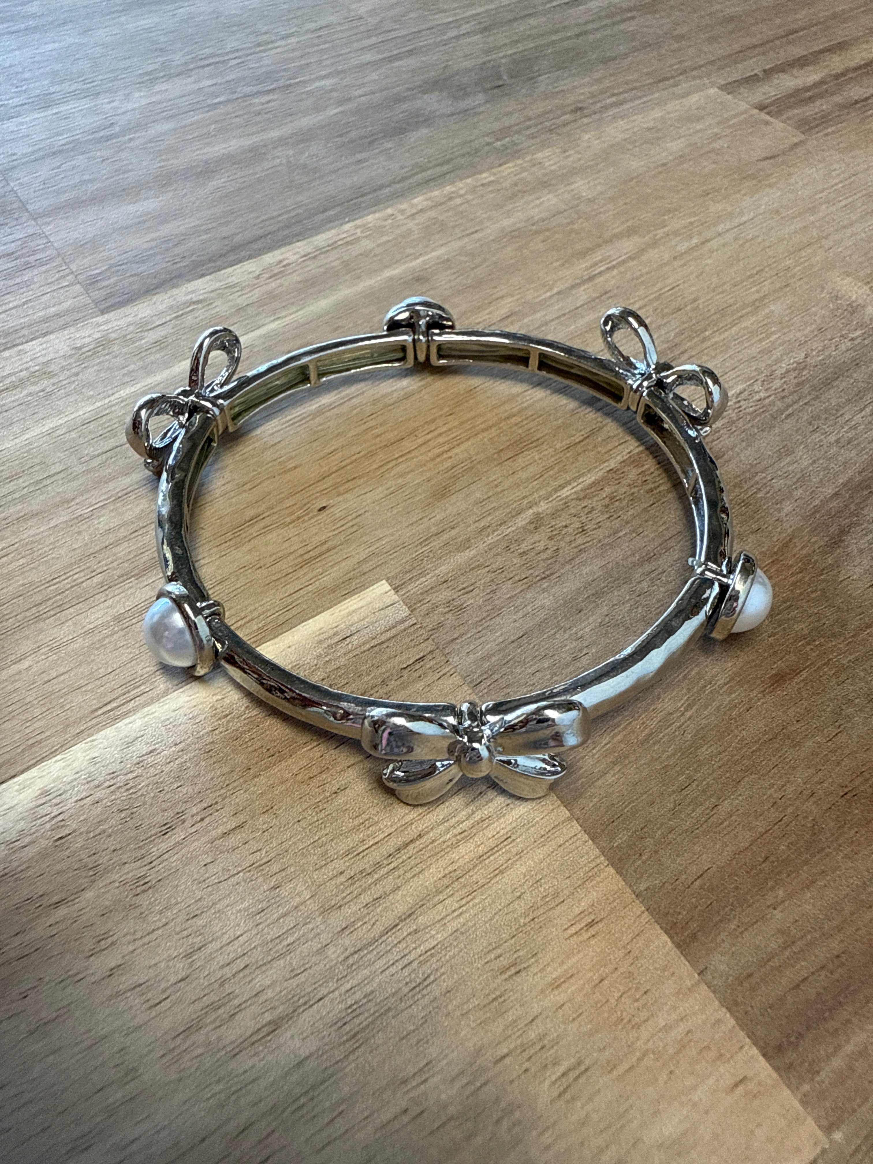 MB-Gilda Silver Bow Bracelet