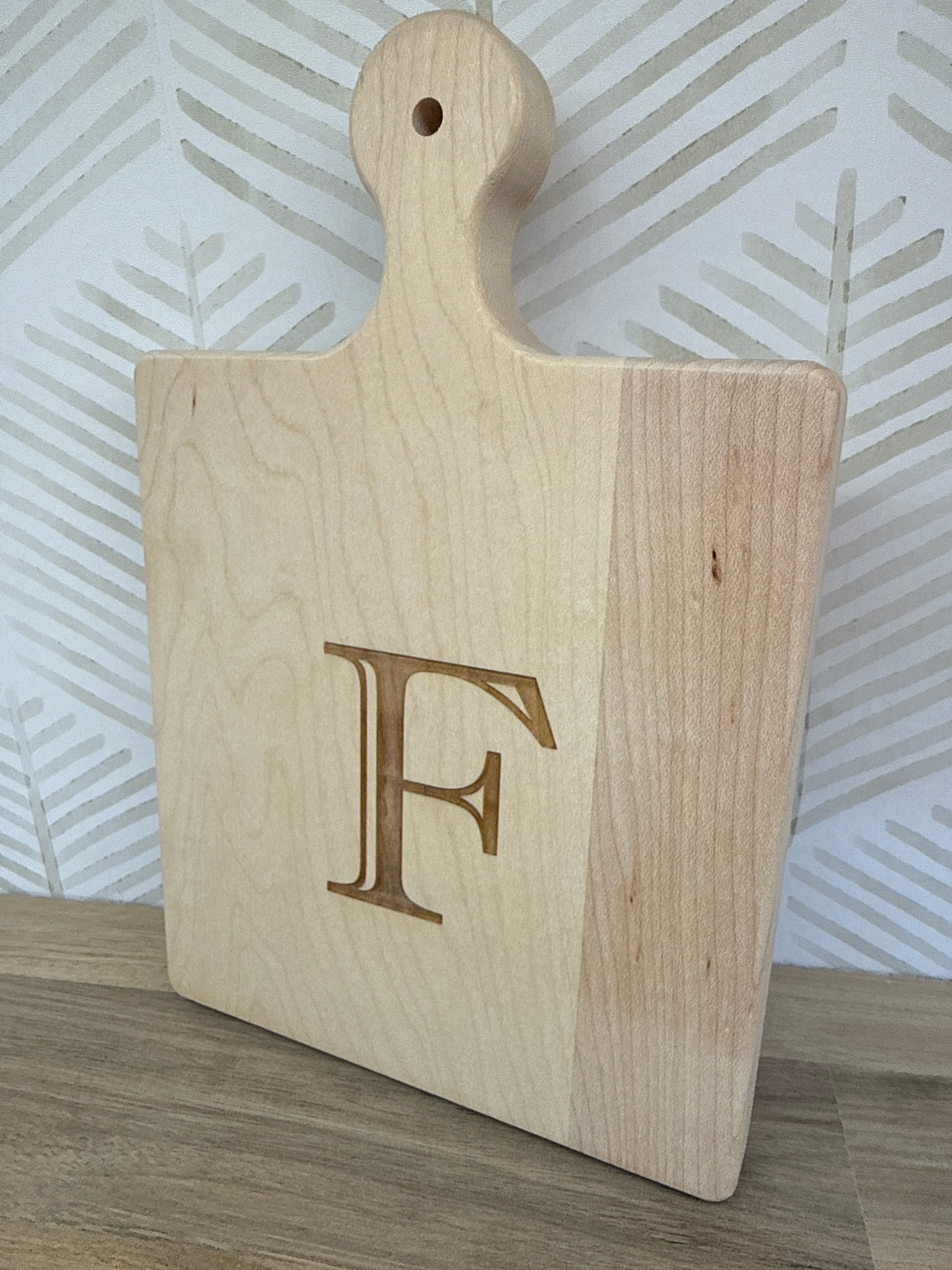 SINGLE LETTER MONOGRAM CUTTING BOARD