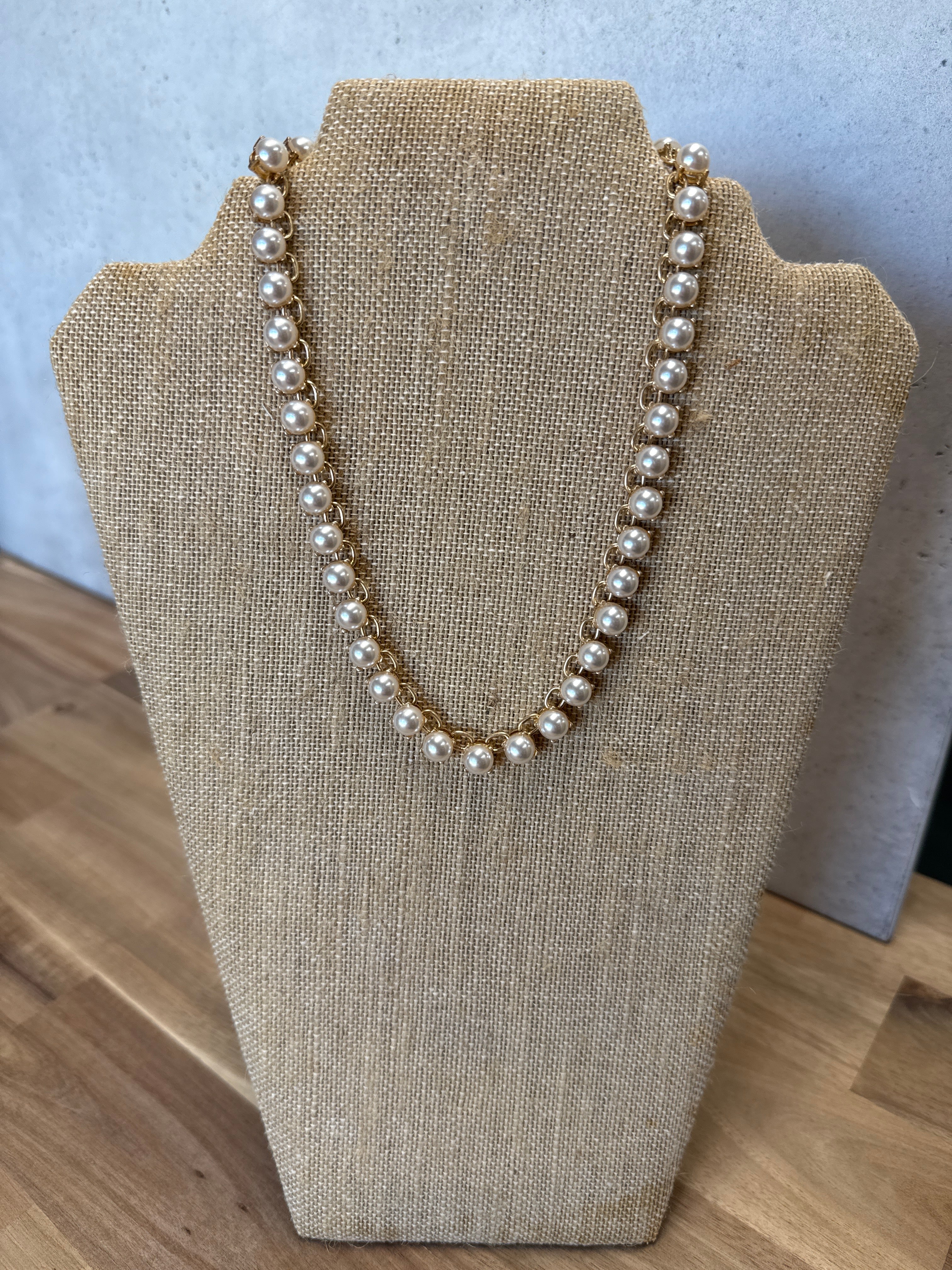 MEGHAN BROWNE BIRDIE GOLD PEARL NECKLACE