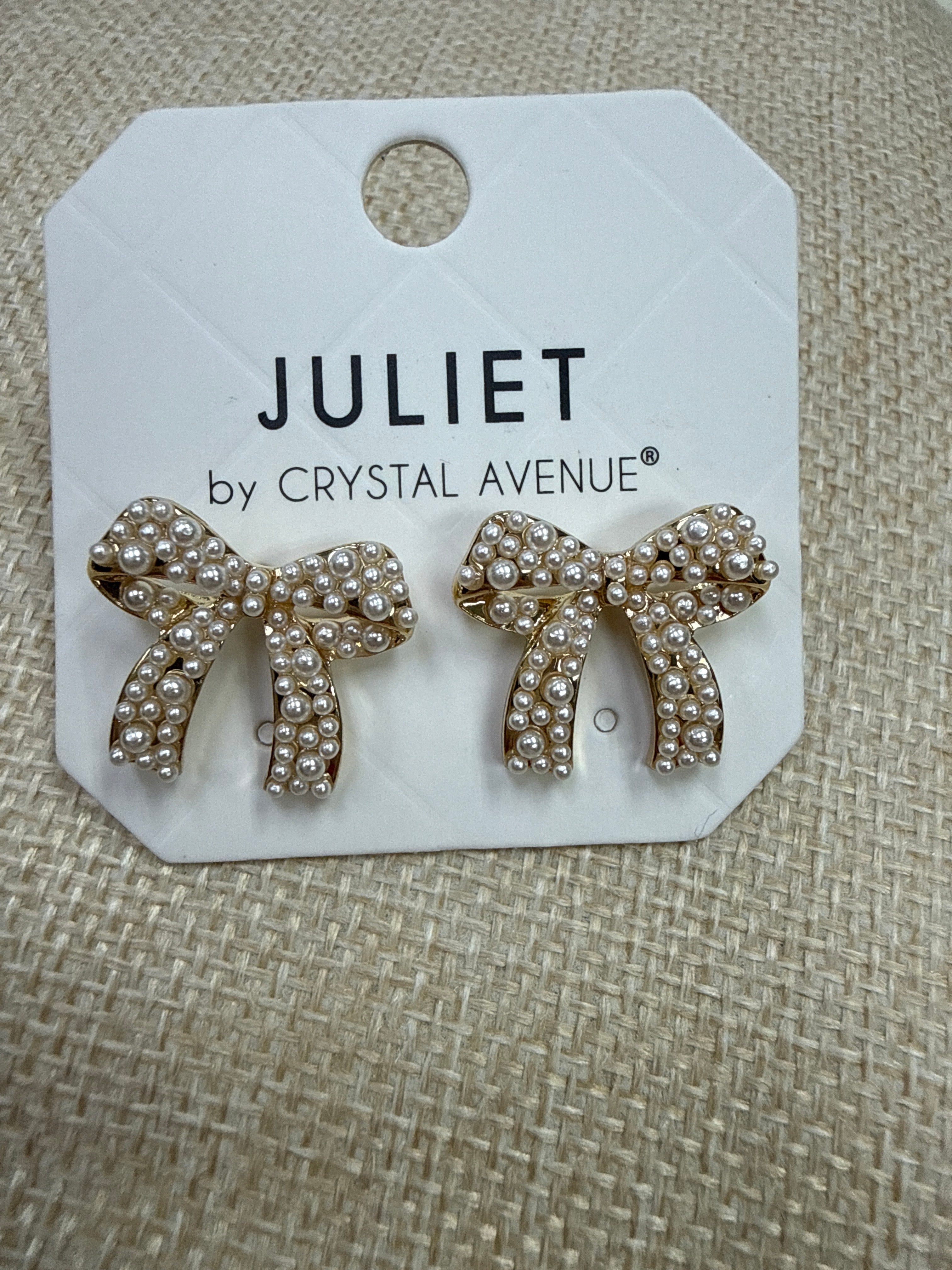PEARL BOW EARRINGS - CREAM/GOLD