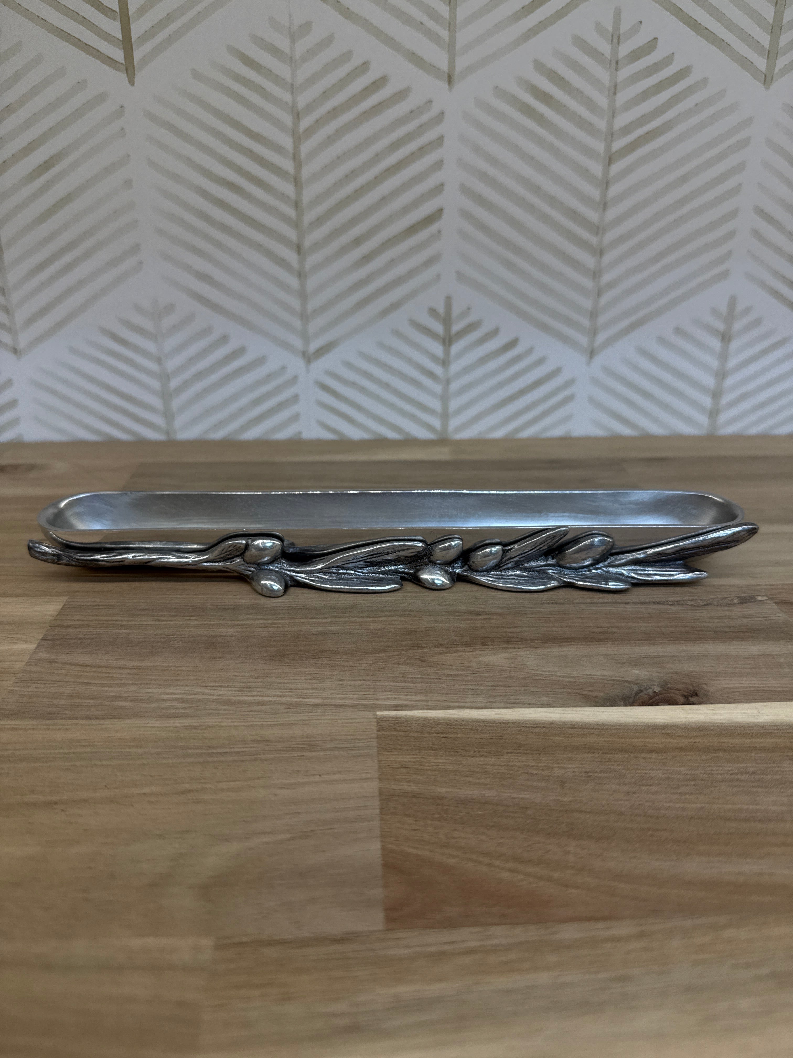 ARTHUR COURT CANOE OLIVE