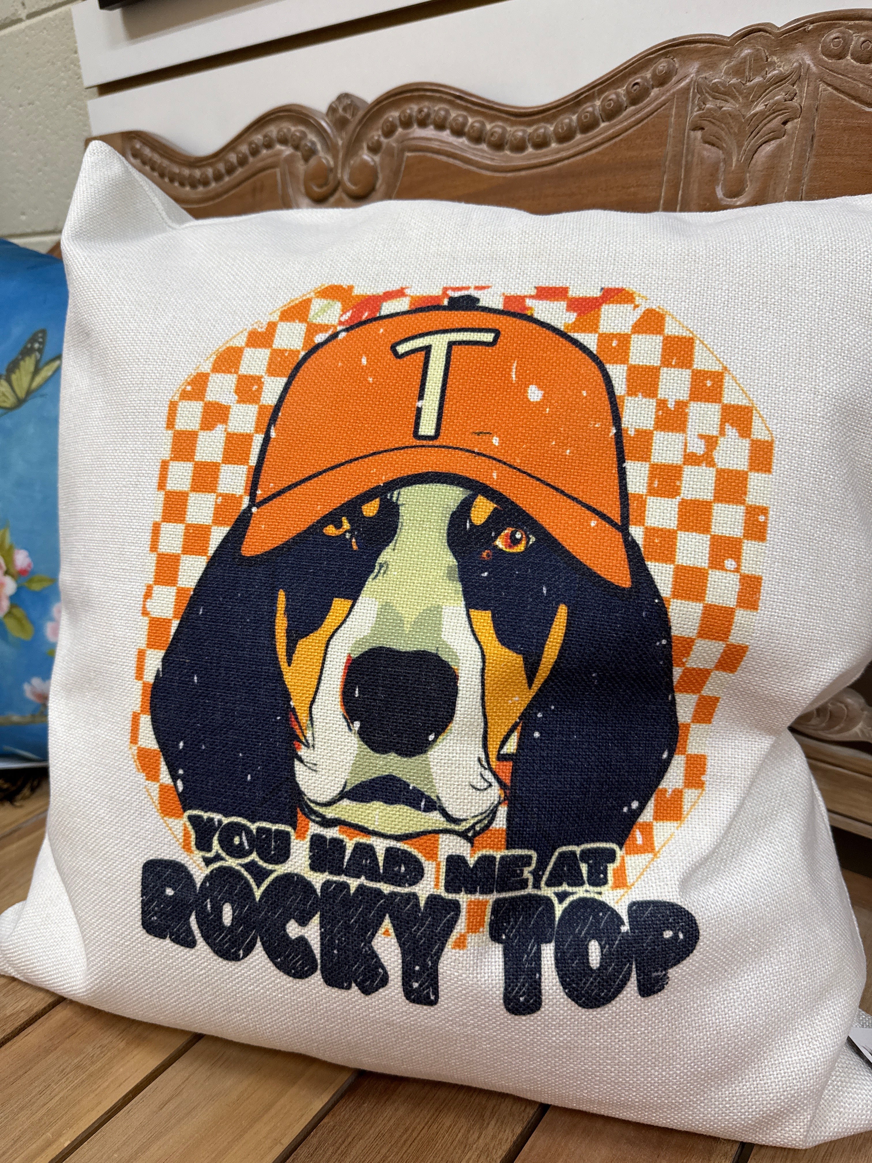 SQUARE PILLOW  UNIVERSITY OF TN ROCKY TOP SMOKEY