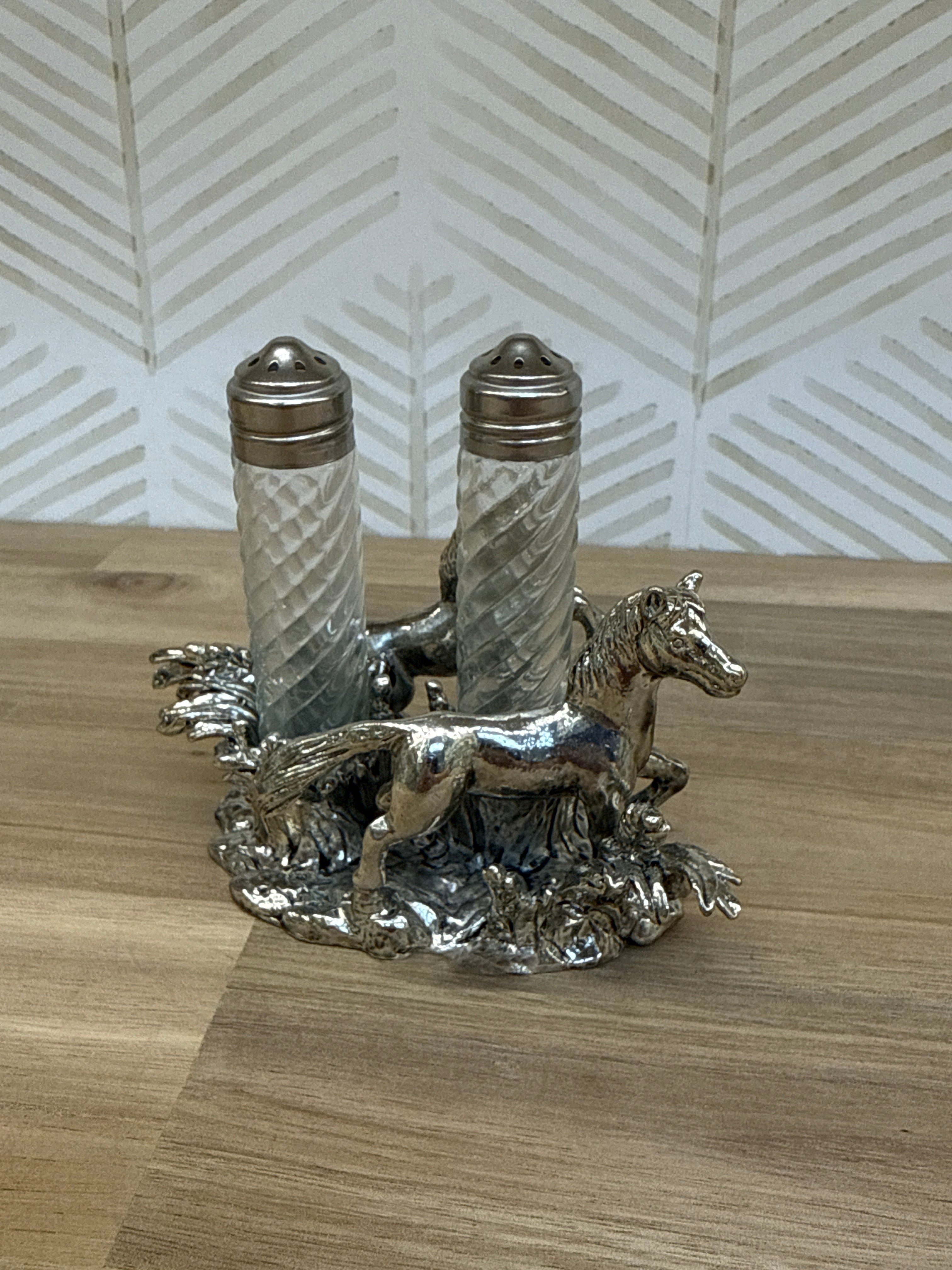 ARTHUR COURT HORSE STAND S&P