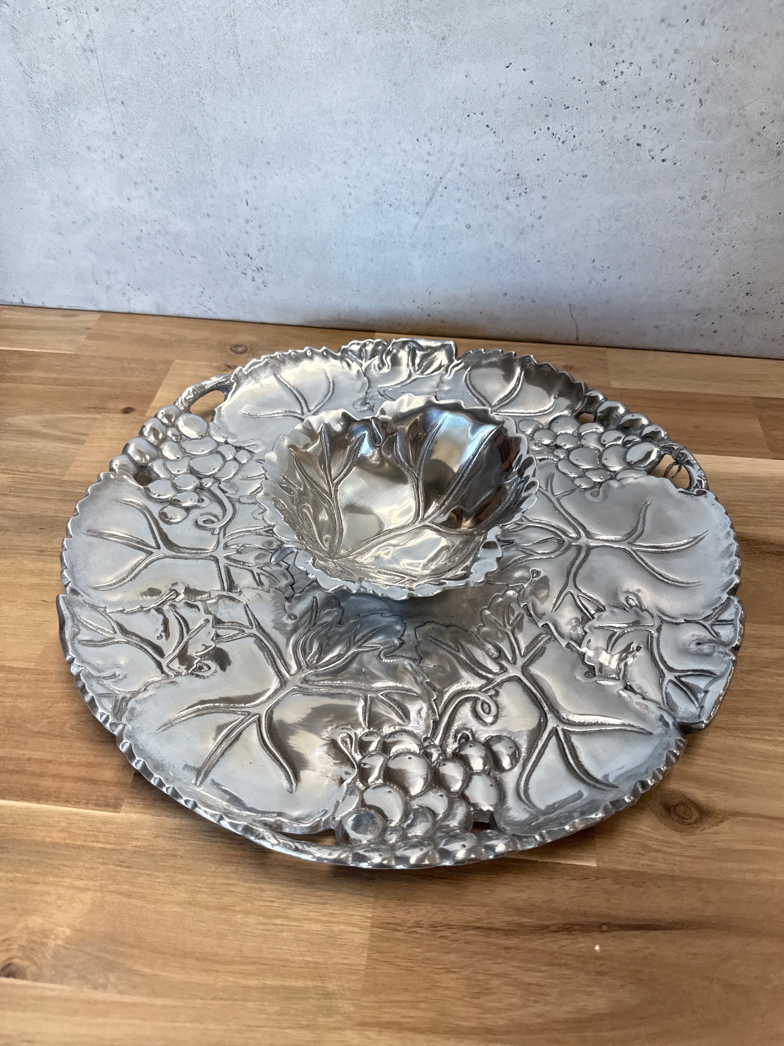 ARTHUR COURT GRAPE TRAY W/DIP BOWL