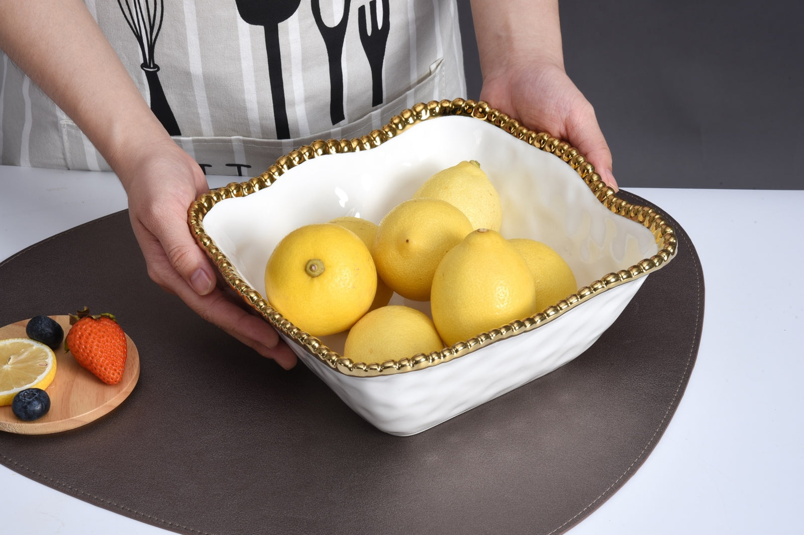 MEDIUM SQUARE BOWL