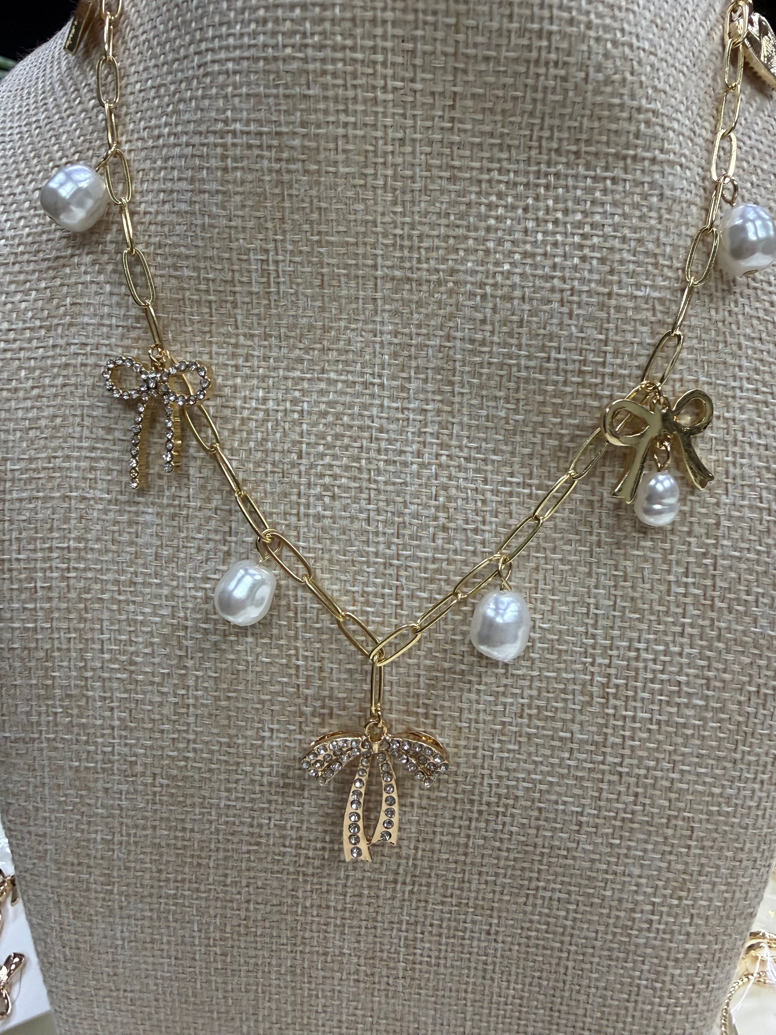 BOW & HEART CHARM NECKLACE