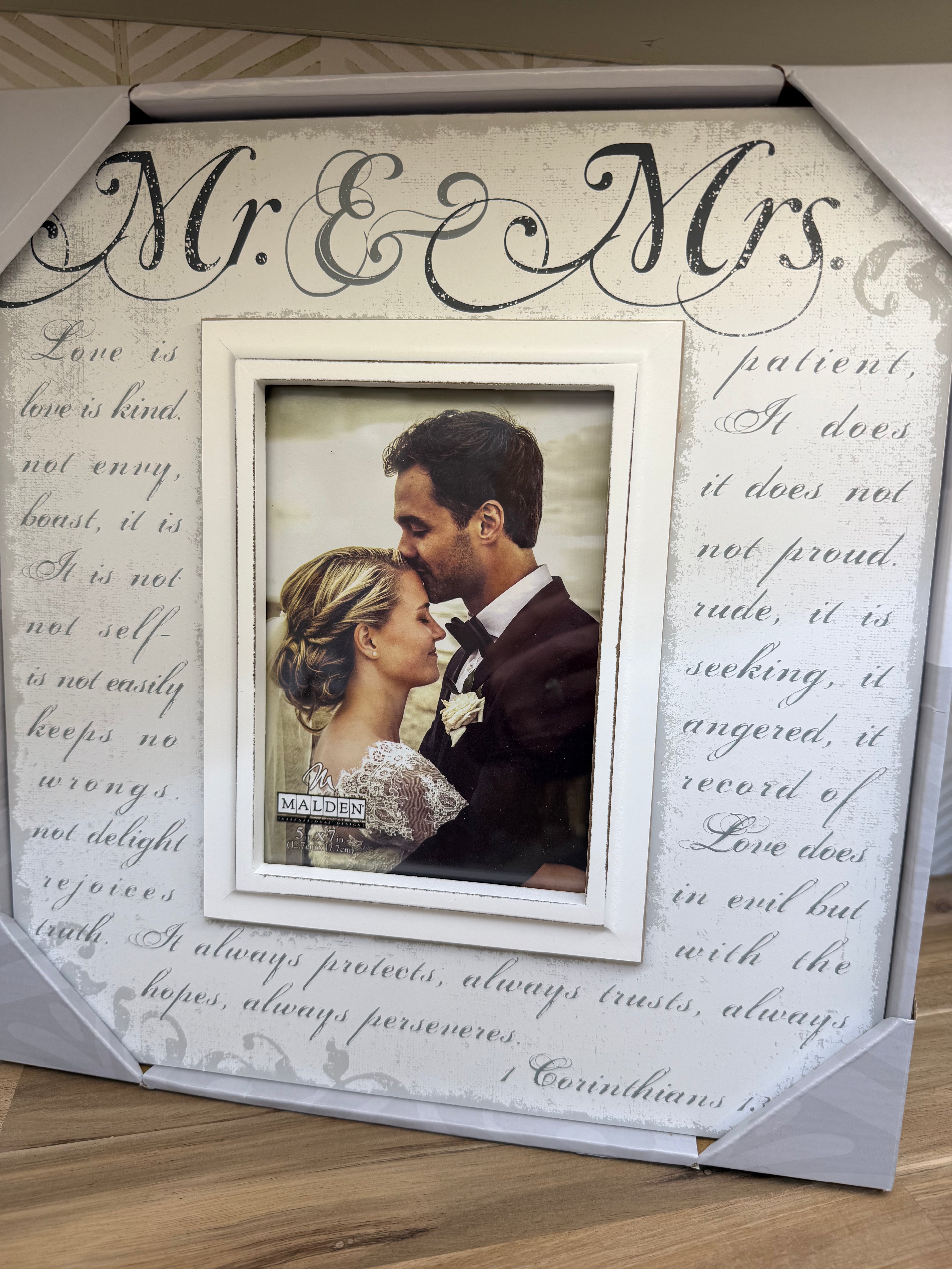MALDEN 5X7 MR & MRS CORINTIAN SCRIPT