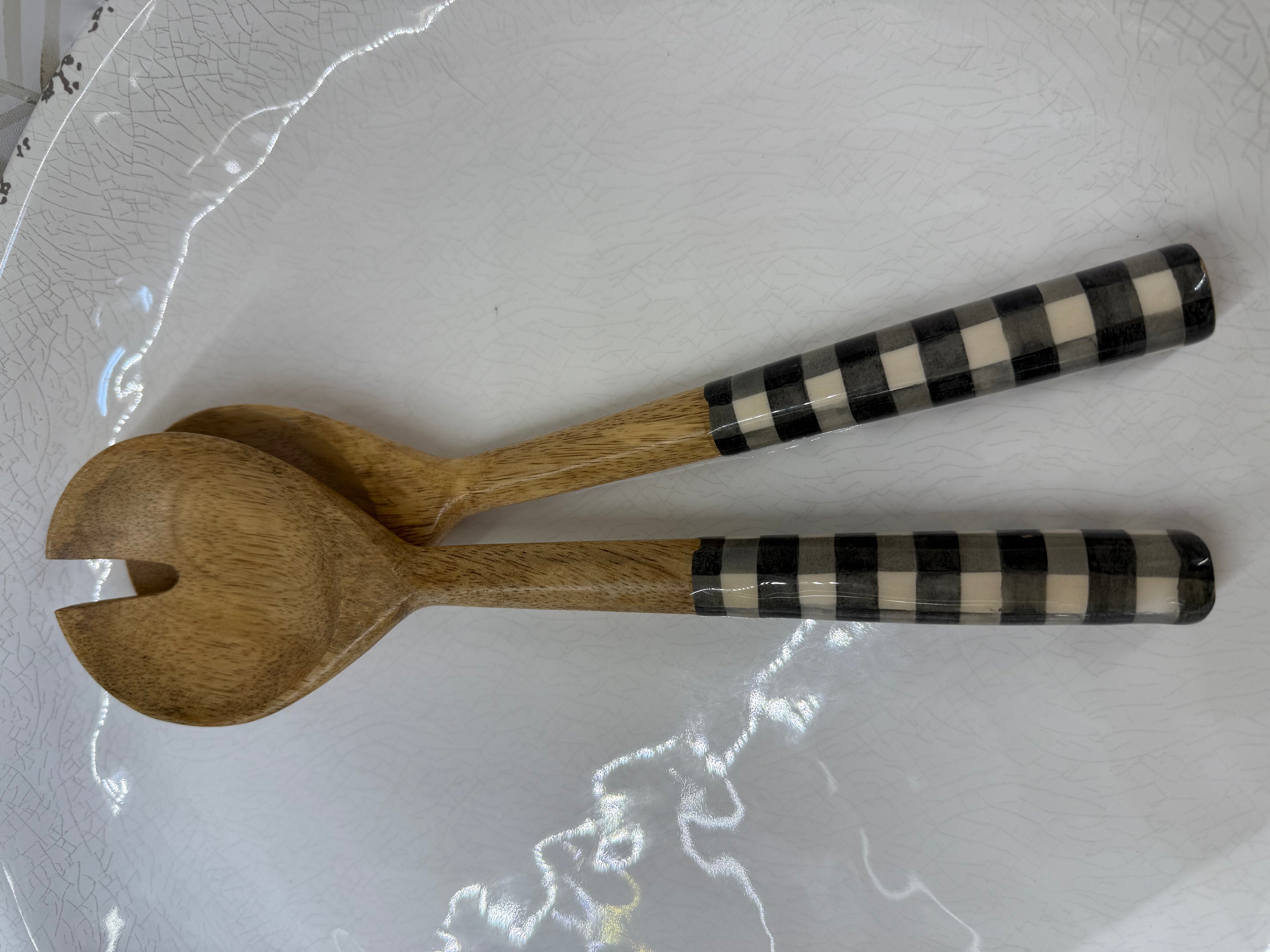 BLACK AND WHITE SALAD SERVERS