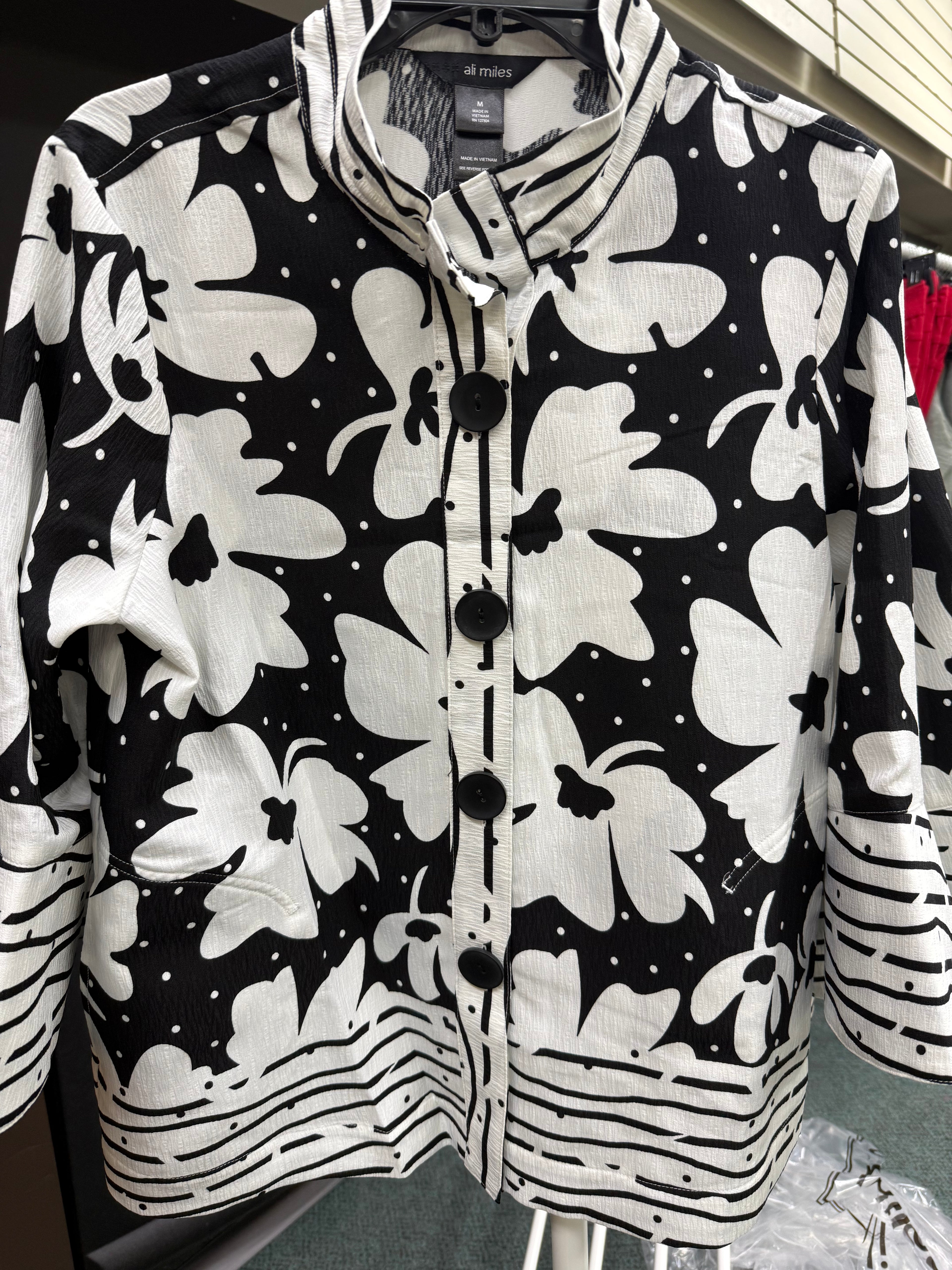 BLACK FLORAL BELL SLEEVE