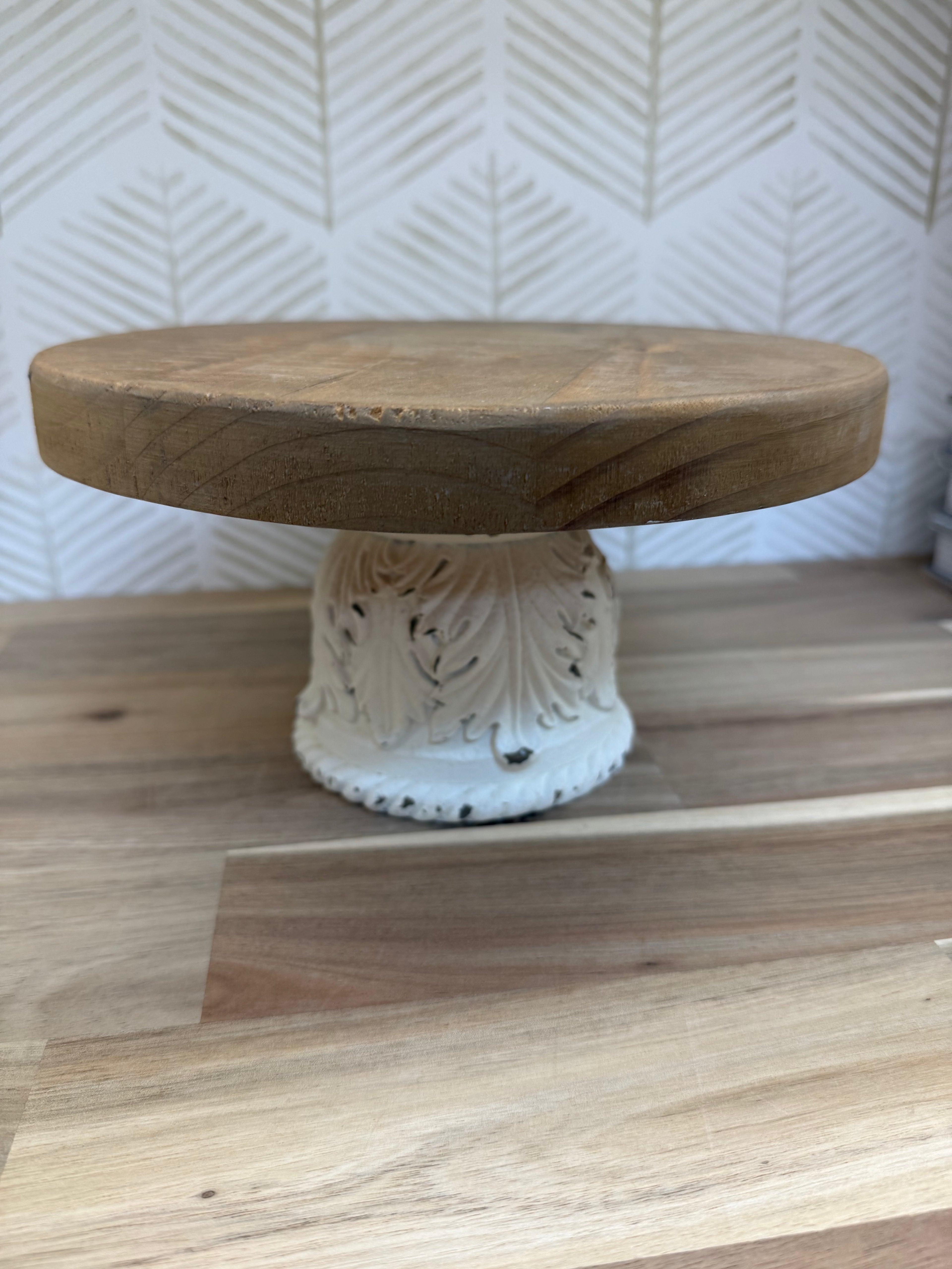 ACANTHUS FOOTED PEDESTAL MEDIUM