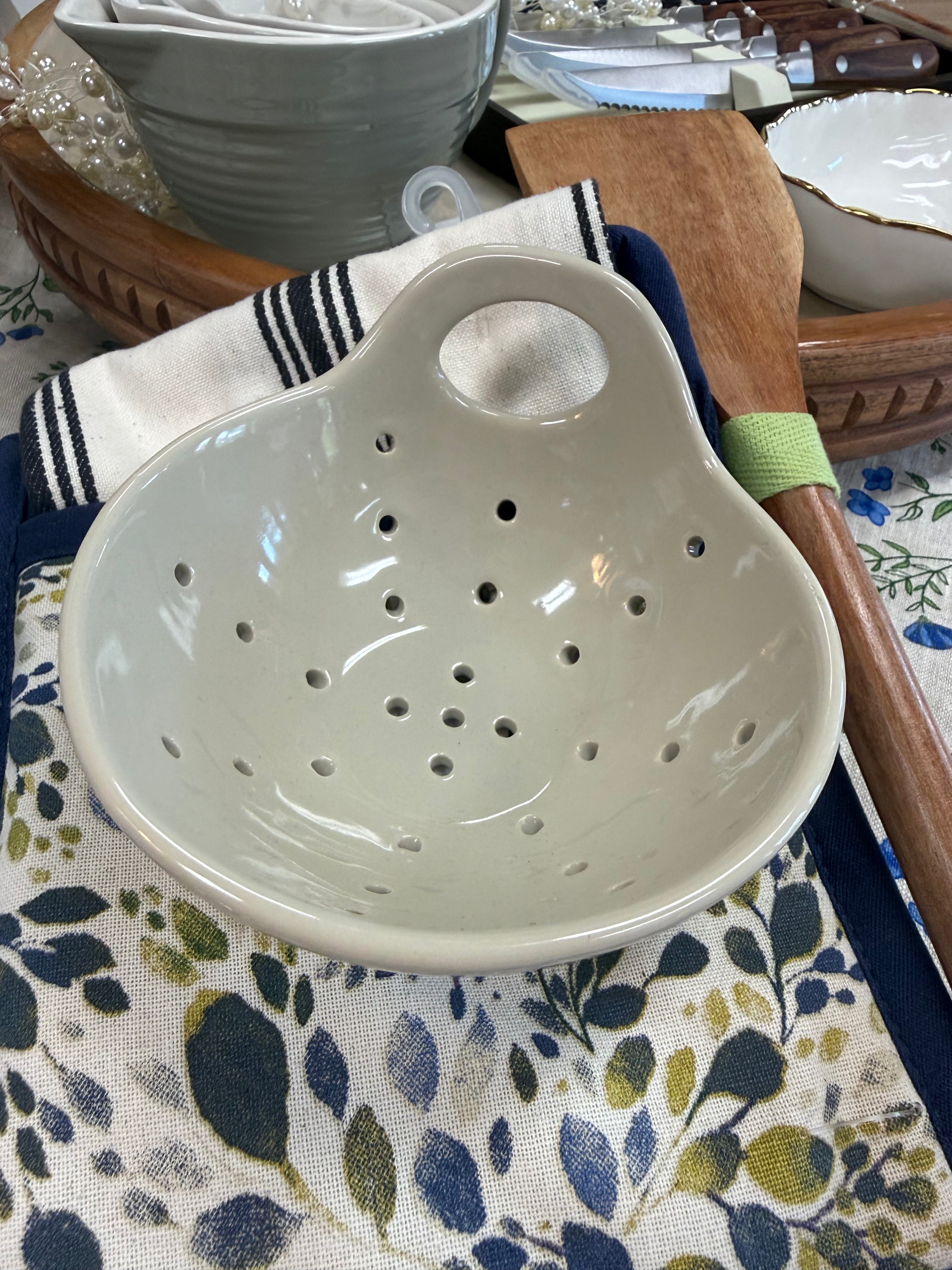 BERRY COLANDER CREAM