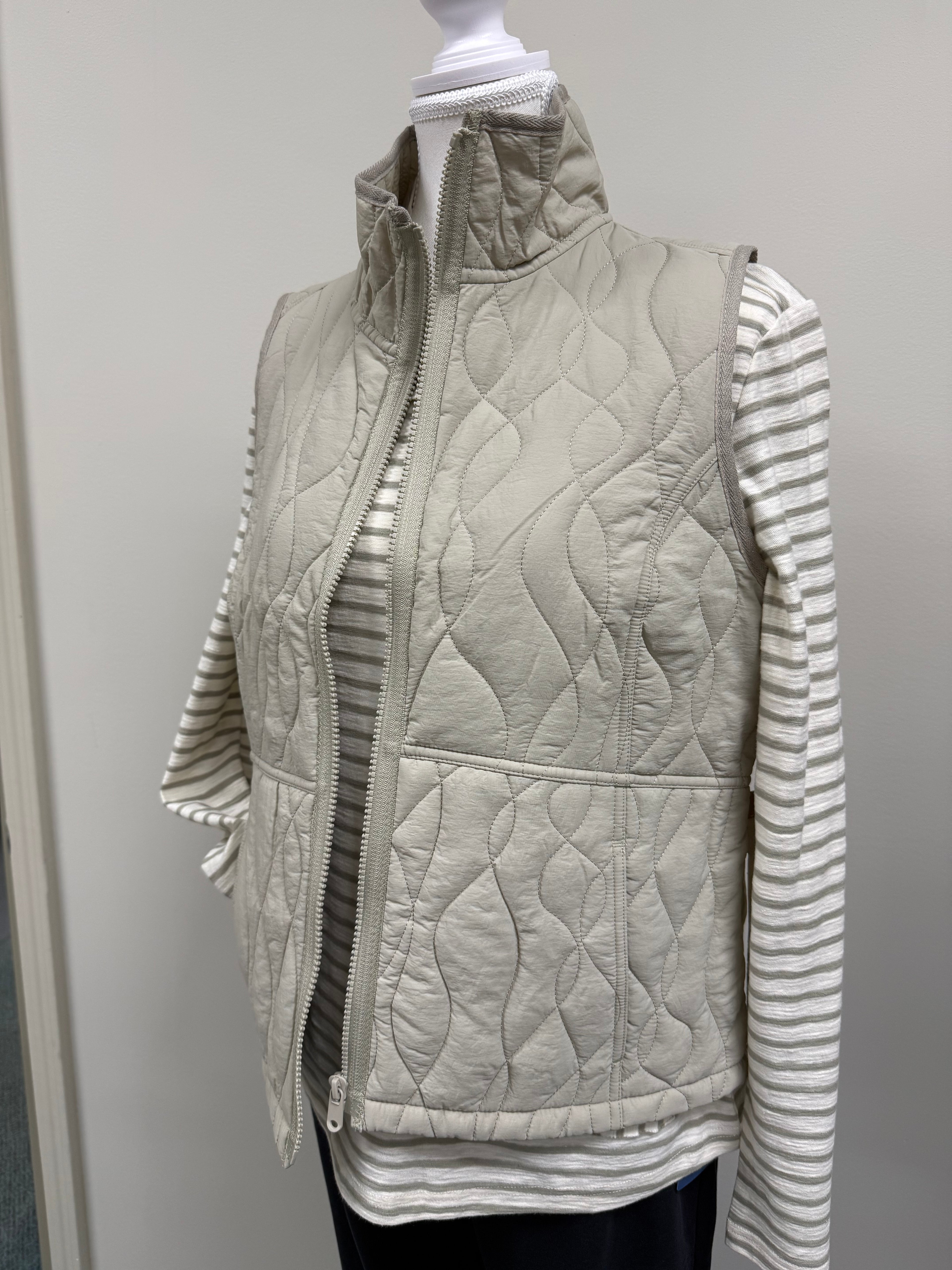 WAVE QUILT VEST