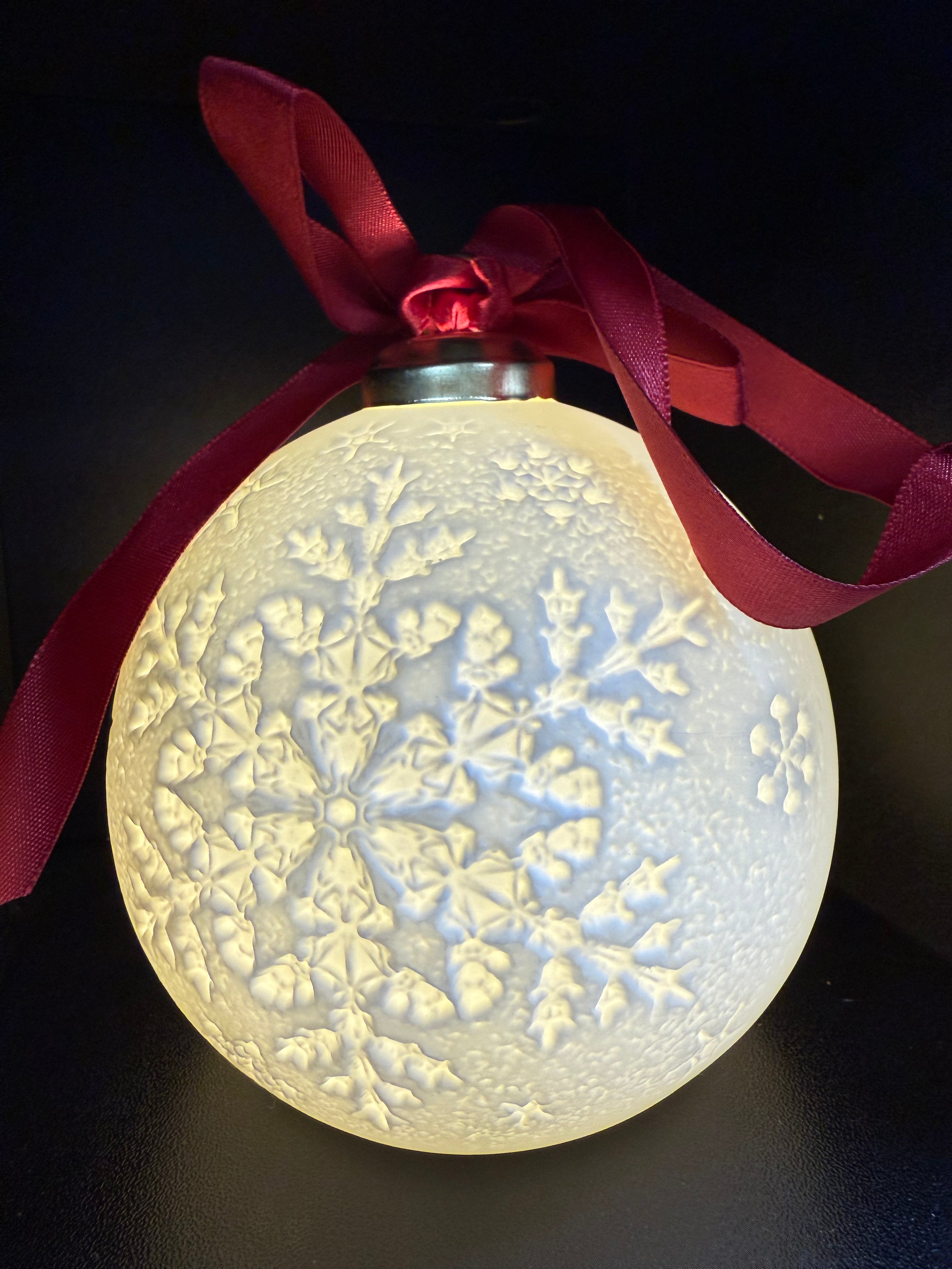 SNOW FLAKE BALL ORNAMENT