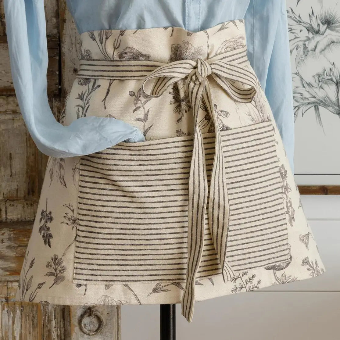 HALF APRON